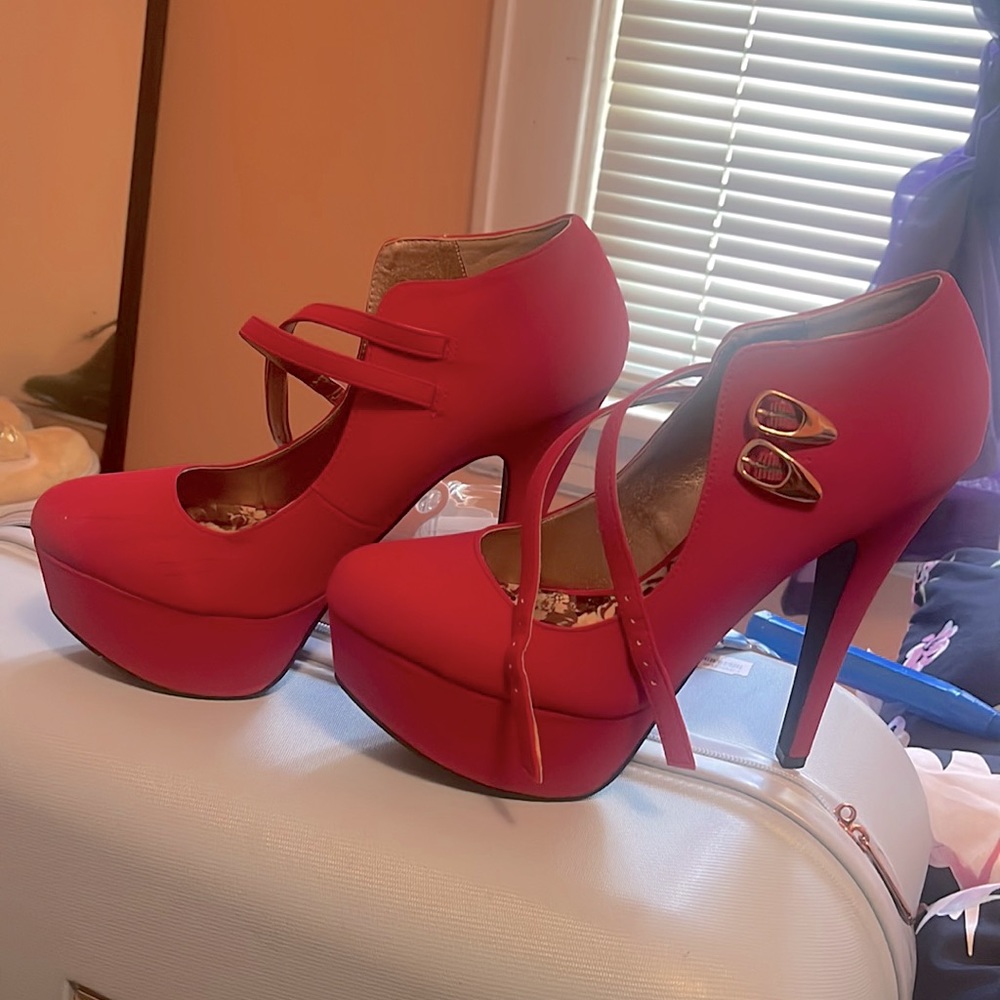 Red pumps
